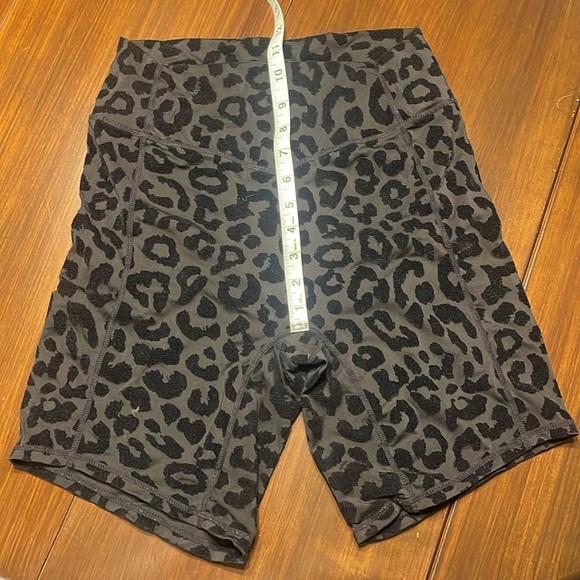 Balance Athletica (Vitality) Ascend Rider Shorts in Panther Forest - Picture 3 of 6